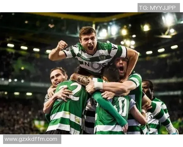 莱万回归诺坎普引发争议拜仁球迷怒斥其背叛与忘恩负义